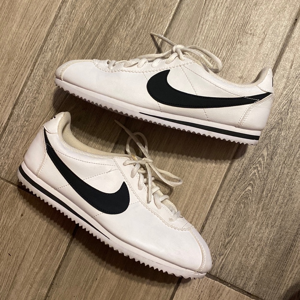Nike Classic White Cortez EUC Size 7